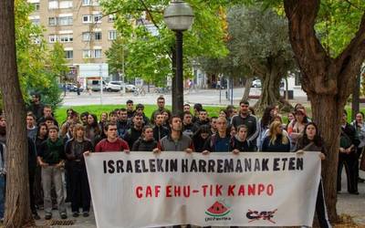 Israel eta CAFekin harremanak hausteko eskatu diote EHUri