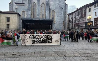 Palestinako genozidioa salatu dute beste behin Gernika-Palestina herri ekimenak deitutako mobilizazioan