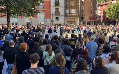 Seber Altube plaza txiki geratu da Maritxu Kajoi gaueko sexu-erasoa salatzeko