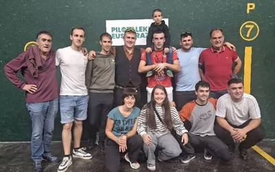 Bigarren urtez jarraian egin dio ihes txapelak Asier del Campori Arabako Buruz Burukoan