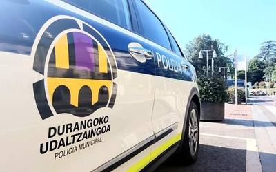 Pertsona bat atxilotu dute Durangon, objektu zorrotzekin hainbat neska gazte mehatxatzea eta jazartzea egotzita