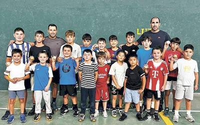 Soraluze Pilota Elkartea buru-belarri dabil entrenamenduetan eta laster hasiko dira txapelketetan