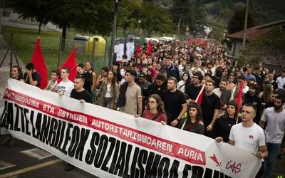 Ehunka eta ehunka gazte bildu dira egunotan Elizondon Gazte Topagune Sozialistaren seigarren edizioan