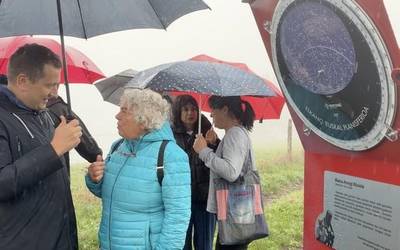 Manu Arregiren omenezko totema inauguratu dute Itxumendin