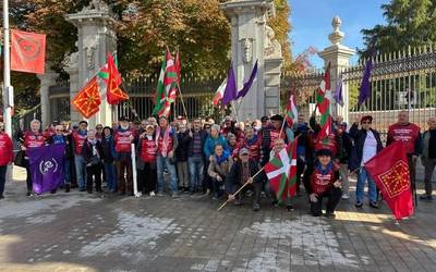 “Pentsioak soldataren zati bat dira, ez dugu onartuko horiek murriztea gutxi batzuek gerrekin negozioa egiten jarrai dezaten”