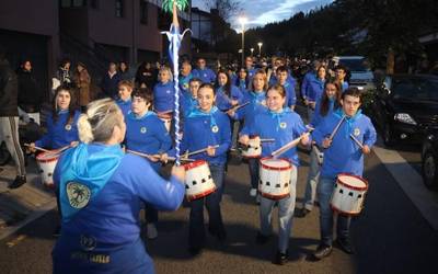 Aurten bai, danborrada "bikaina" Domingo Iturbe kaleko jaietan