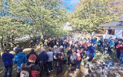 Isidoro Derecho mendizale laudioarra oroitu dute Austegiarmingo aterpean