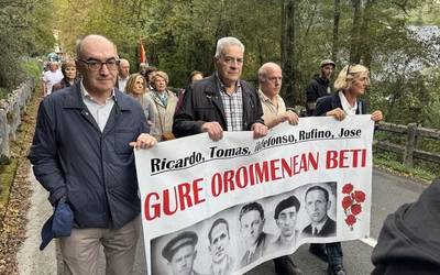 Osintxuko bost fusilatuak gogoan eta "gaur egungo gertaeren norabidearekin kezka handia dugulako"