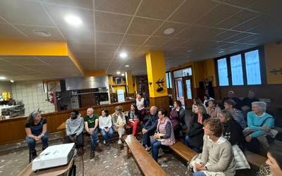 [ARGAZKIAK] Laura Oteizak Gambiari buruzko hitzaldia eman du Sunbillan