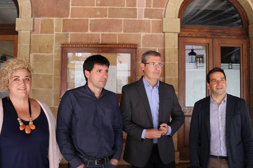Markel Olanok Errenteriak dituen behar eta proiektu garrantzitsuenak ezagutu ditu alkatearen eskutik