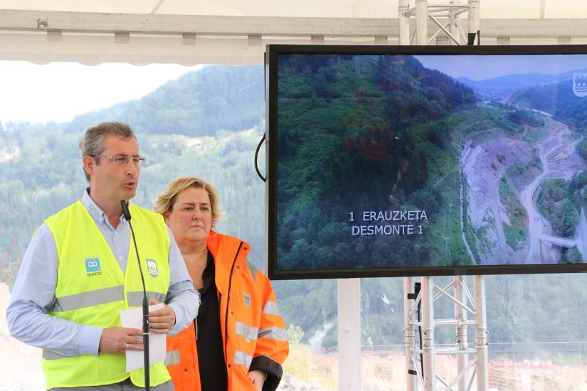 Diputatu nagusiak eta Bide Azpiegitura diputatuak Antzuola-Bergara saihesbide proiektuaren lanak bisitatu dituzte