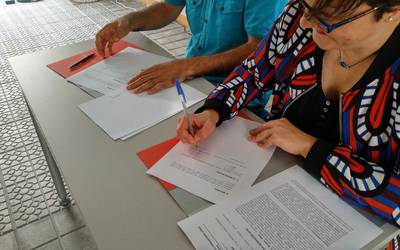 Euskal Wikilarien Kultur Elkarteak eta Azkue Fundazioaren arteko lankidetza-hitzarmena