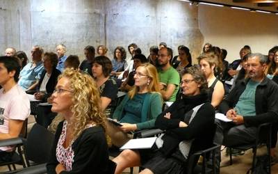 Haurren transexualitatea, euskara edota gazteria, UEUren Iruñeko ikastaroetan