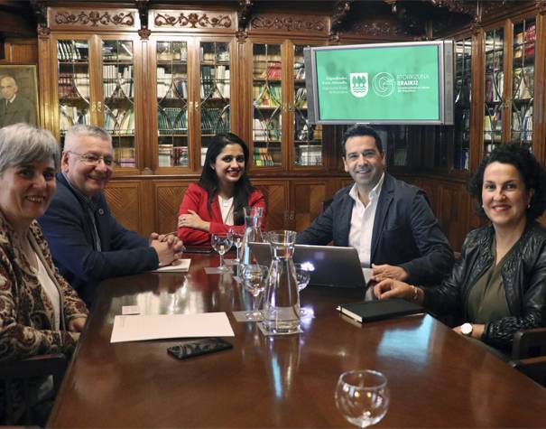 Etorkizuna Eraikiz programa Fiza Farhan adituarekin partekatu du Aldundiak
